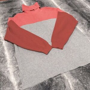 Forever 21+. Turtleneck sweater. Slits on both sides. Excellent condition.